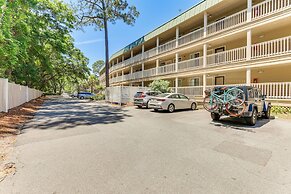 Hilton Head Condo: Screened Balcony, Walk to Beach