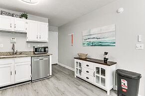 Hilton Head Condo: Screened Balcony, Walk to Beach