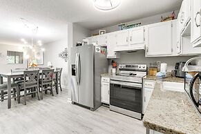 Hilton Head Condo: Screened Balcony, Walk to Beach