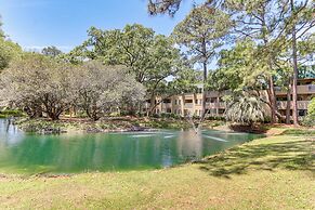 Hilton Head Condo: Screened Balcony, Walk to Beach