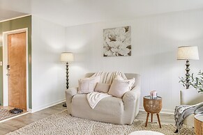 Hilo Apartment w/ Lanai - 2 Mi to Beaches!