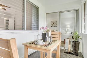 Hilo Apartment w/ Lanai - 2 Mi to Beaches!