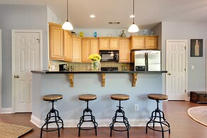 Shared Game Room & Lake Access: Hiram Apartment