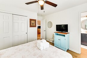 Charming Bluffton Home w/ Yard ~ 3 Mi to Beaches!