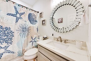 Charming Bluffton Home w/ Yard ~ 3 Mi to Beaches!