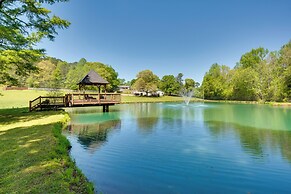 Walk to Lake: Hiram Hideaway w/ Shared Gazebo!