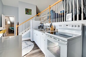 Walk to Lake: Hiram Hideaway w/ Shared Gazebo!