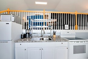 Walk to Lake: Hiram Hideaway w/ Shared Gazebo!