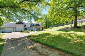 Walk to Lake: Hiram Hideaway w/ Shared Gazebo!