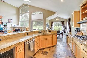 Redmond Golf Getaway - Near Smith Rock State Park!