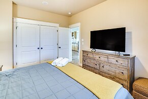 Redmond Golf Getaway - Near Smith Rock State Park!