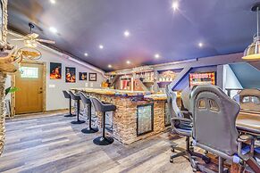 Infinity Pool + Mtn Views: Luxe Talking Rock Home