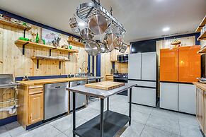 Infinity Pool + Mtn Views: Luxe Talking Rock Home