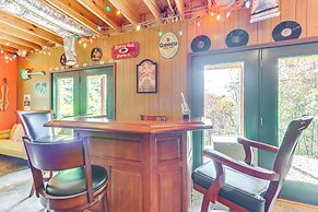 'wanderlust Cabin' w/ Deck & Lovely Mountain Views