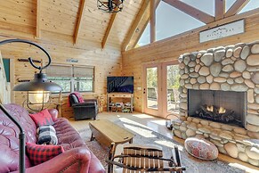 'wanderlust Cabin' w/ Deck & Lovely Mountain Views