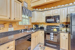 'wanderlust Cabin' w/ Deck & Lovely Mountain Views