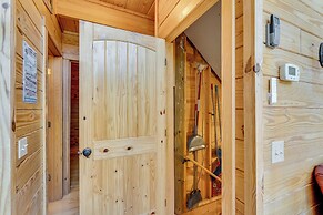 'wanderlust Cabin' w/ Deck & Lovely Mountain Views