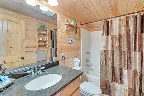 'wanderlust Cabin' w/ Deck & Lovely Mountain Views