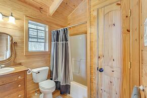'wanderlust Cabin' w/ Deck & Lovely Mountain Views