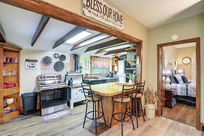 Cozy Mars Hill Farmhouse w/ Scenic Views