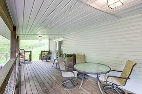 Cozy Mars Hill Farmhouse w/ Scenic Views