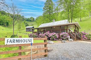 Cozy Mars Hill Farmhouse w/ Scenic Views