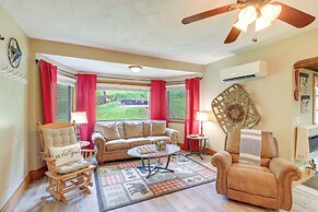 Cozy Mars Hill Farmhouse w/ Scenic Views