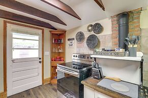 Cozy Mars Hill Farmhouse w/ Scenic Views