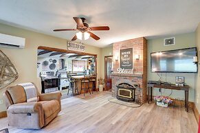 Cozy Mars Hill Farmhouse w/ Scenic Views