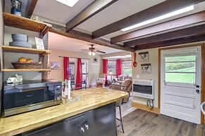 Cozy Mars Hill Farmhouse w/ Scenic Views