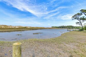 Cape Charles Home: Private Pier & Beach-front Deck