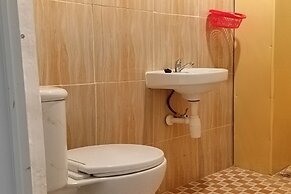 OYO 93918 Wisma Tulip Near Masjid Besar Desa Tanabangka