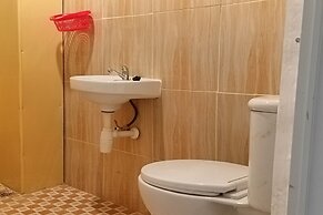 OYO 93918 Wisma Tulip Near Masjid Besar Desa Tanabangka