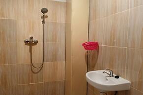 OYO 93918 Wisma Tulip Near Masjid Besar Desa Tanabangka