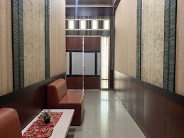 OYO 93918 Wisma Tulip Near Masjid Besar Desa Tanabangka