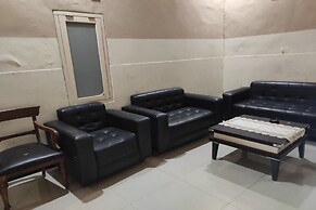 OYO 93918 Wisma Tulip Near Masjid Besar Desa Tanabangka