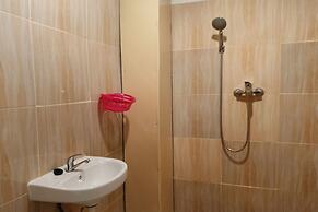 OYO 93918 Wisma Tulip Near Masjid Besar Desa Tanabangka