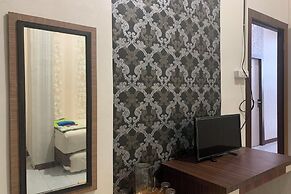 OYO 93918 Wisma Tulip Near Masjid Besar Desa Tanabangka