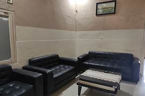 OYO 93918 Wisma Tulip Near Masjid Besar Desa Tanabangka