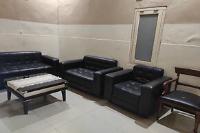 OYO 93918 Wisma Tulip Near Masjid Besar Desa Tanabangka