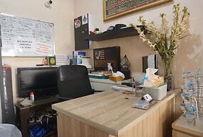 OYO 93958 J&B Smart Jatinegara