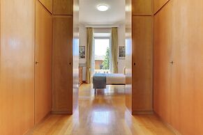 Colosseo Family Art 3BDR - Home and More