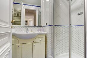 Colosseo Family Art 3BDR - Home and More