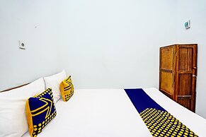 OYO 93945 The Suite Metro Apartemen By Sa