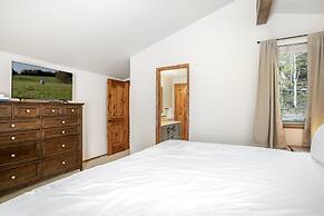 Valley Condos A10 4 Bedroom Townhouse by RedAwning