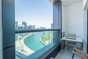 SuperHost - Chic Studio on the 16th Floor in Business Bay