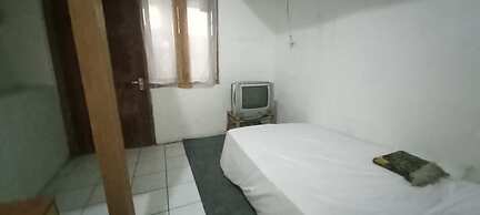 SPOT ON 93964 Guest House Pak Gatot 3
