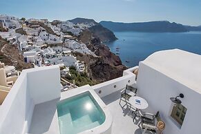 Rhenia Suites-Prive Jacuzzi&Caldera View