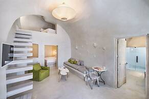 Rhenia Suites-Prive Jacuzzi&Caldera View