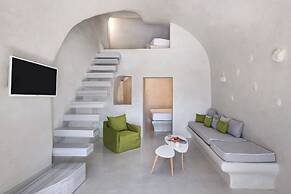 Rhenia Suites-Prive Jacuzzi&Caldera View